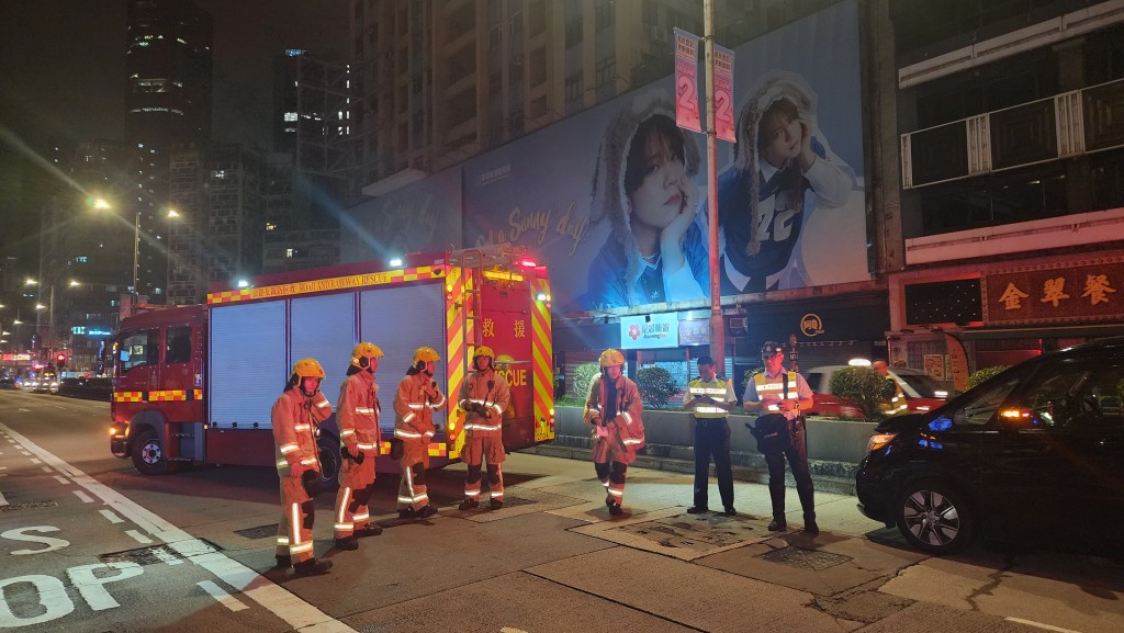 消防到場將男子救出。黎志偉攝