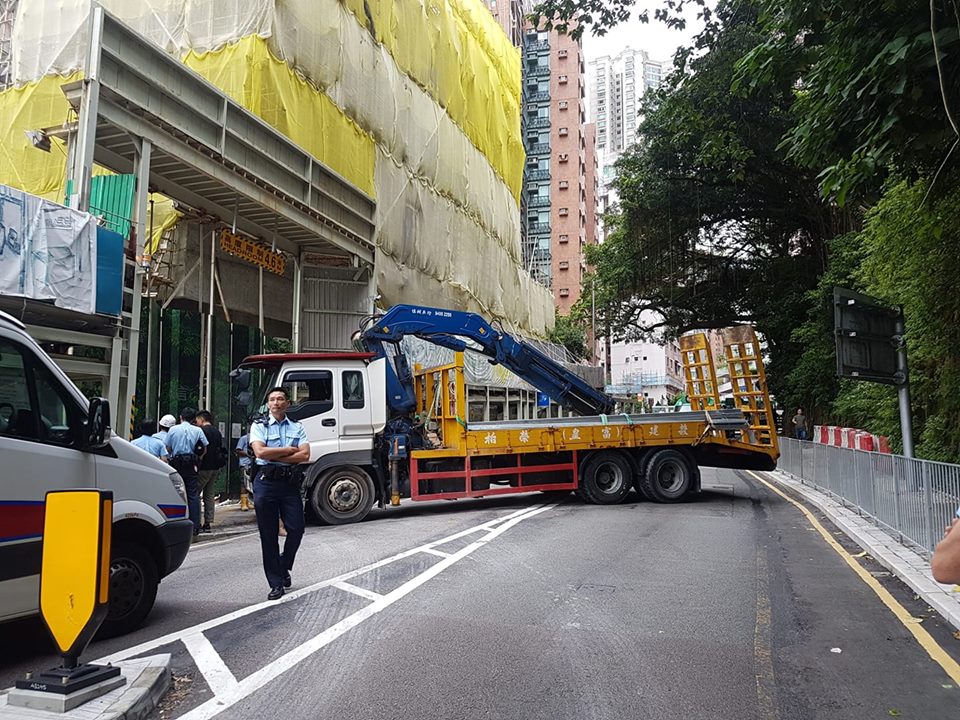 半山羅便臣道有壞車。網民Will Lam‎‎圖片