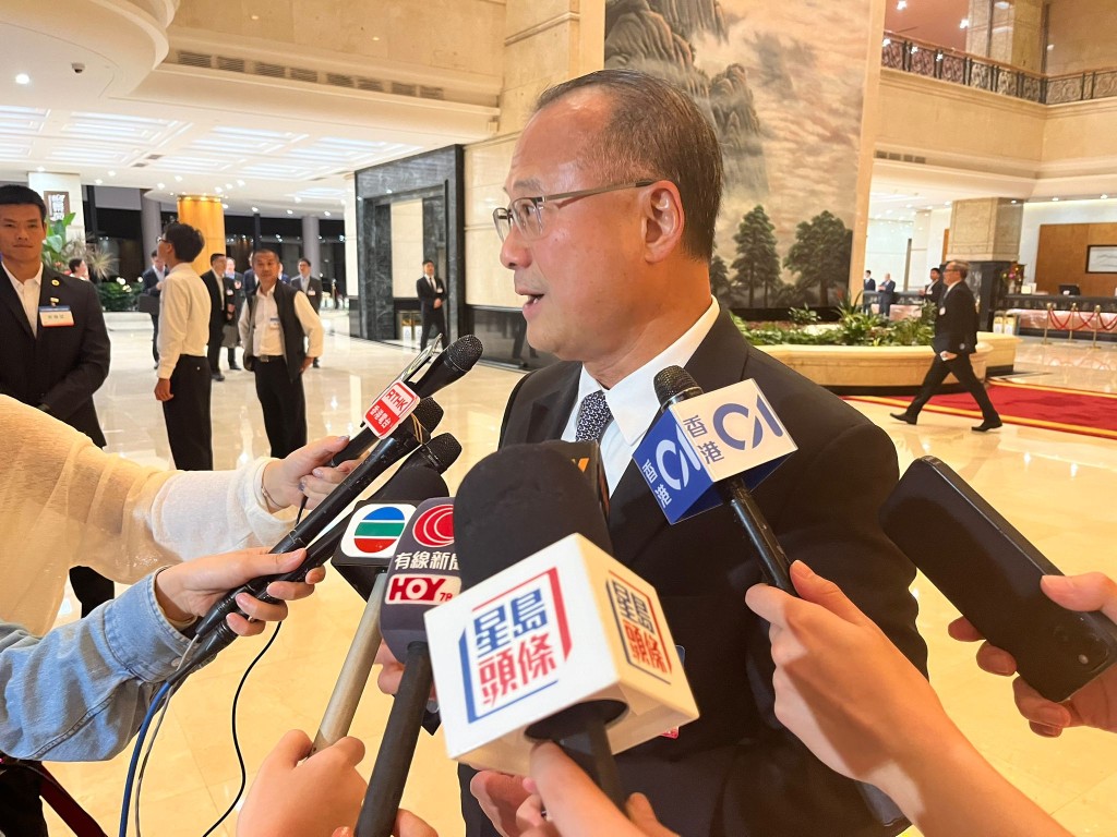 蔡冠深引述夏寶龍指,香港工商業界人士是推動香港經濟發展主力軍。 蔡冠深引述夏寶龍指,香港工商業界人士是推動香港經濟發展主力軍。