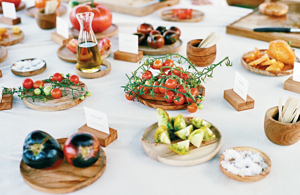 不同形狀與品種的即摘番茄琳瑯滿目。