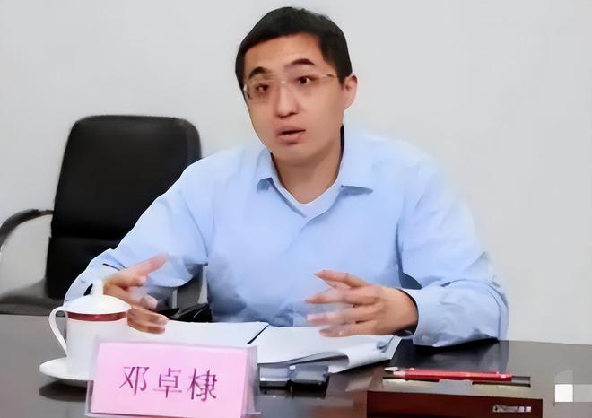 邓卓棣曾到广西当县委副书记。