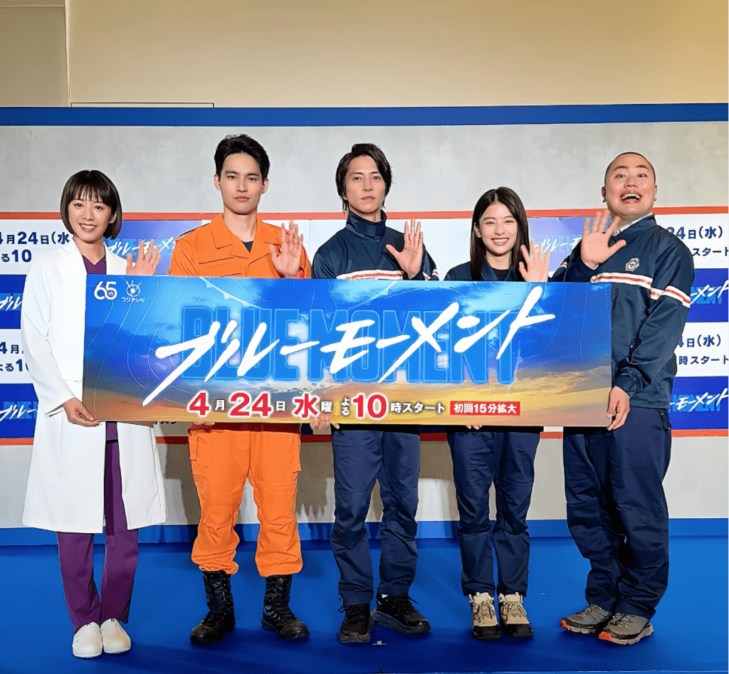 山下智久、出口夏希、水上恒司、夏帆和冈部大一起为新剧《BLUE MOMENT》宣传。（《BLUE MOMENT》官方IG）