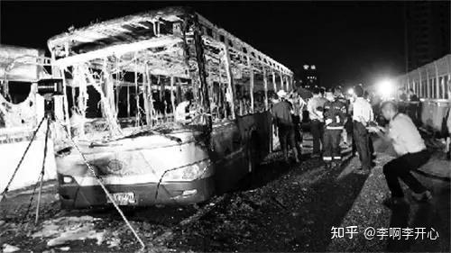 廈門巴士爆炸案現場幾乎被摧毀,令搜證極艱鉅。知乎@李啊李開心 廈門巴士爆炸案現場幾乎被摧毀,令搜證極艱鉅。知乎@李啊李開心