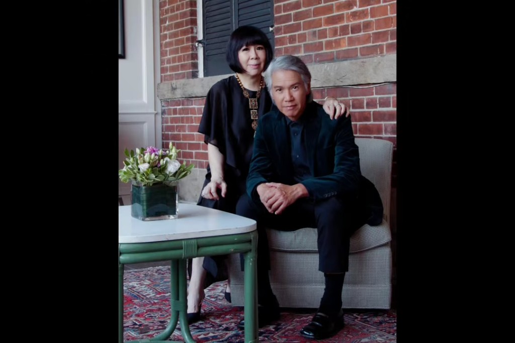 林嘉华与太太的合照由儿子操刀。