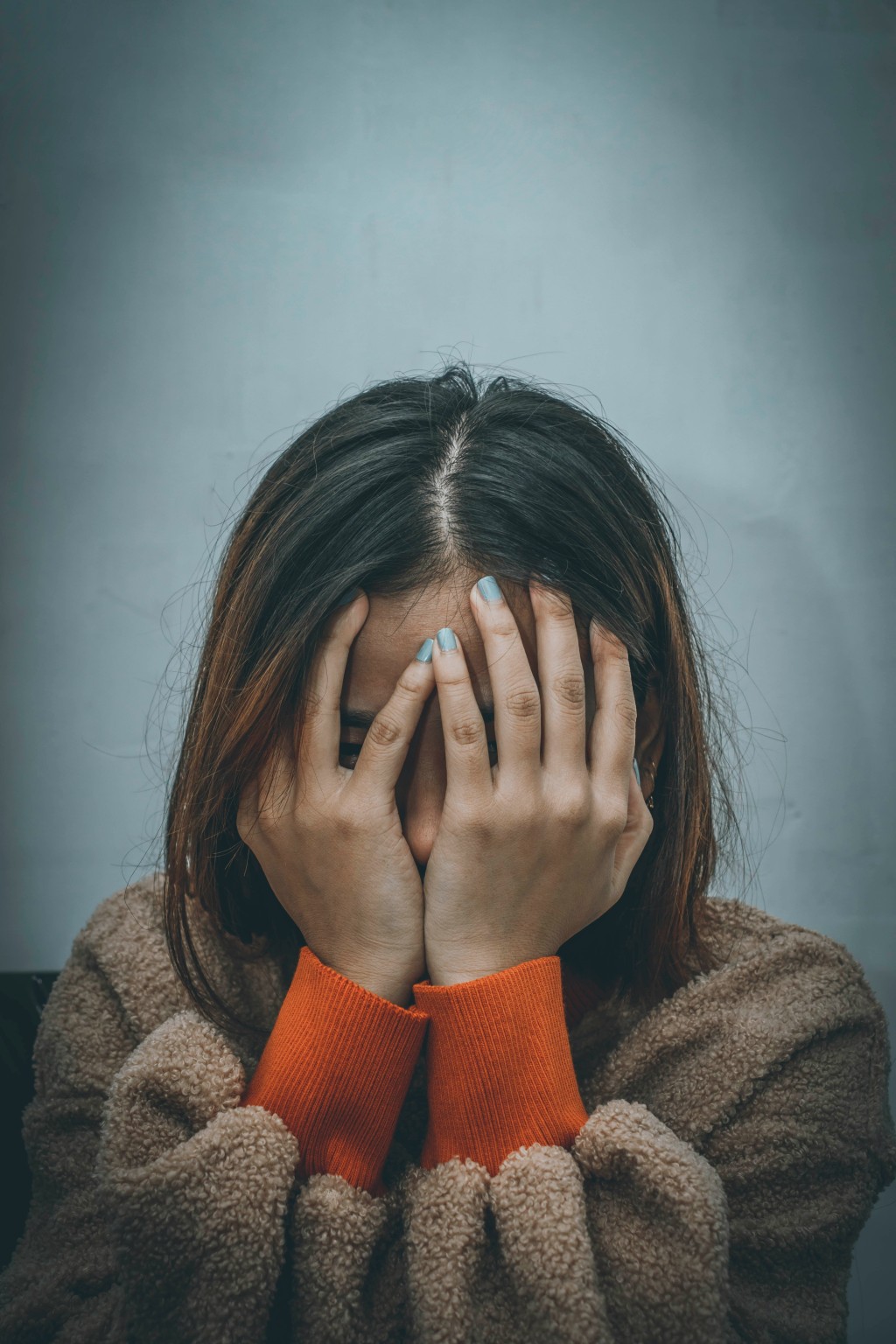 女事主形容自己的心情：「由感到傷心，慢慢漸變成無奈接受，面對現實。又感到抑鬱，慢慢變成憤怒，以及失去了夢想的。」(示意圖非涉事人)
