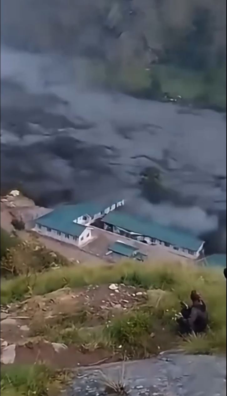 尼泊爾再有地區發生嚴重山洪。X