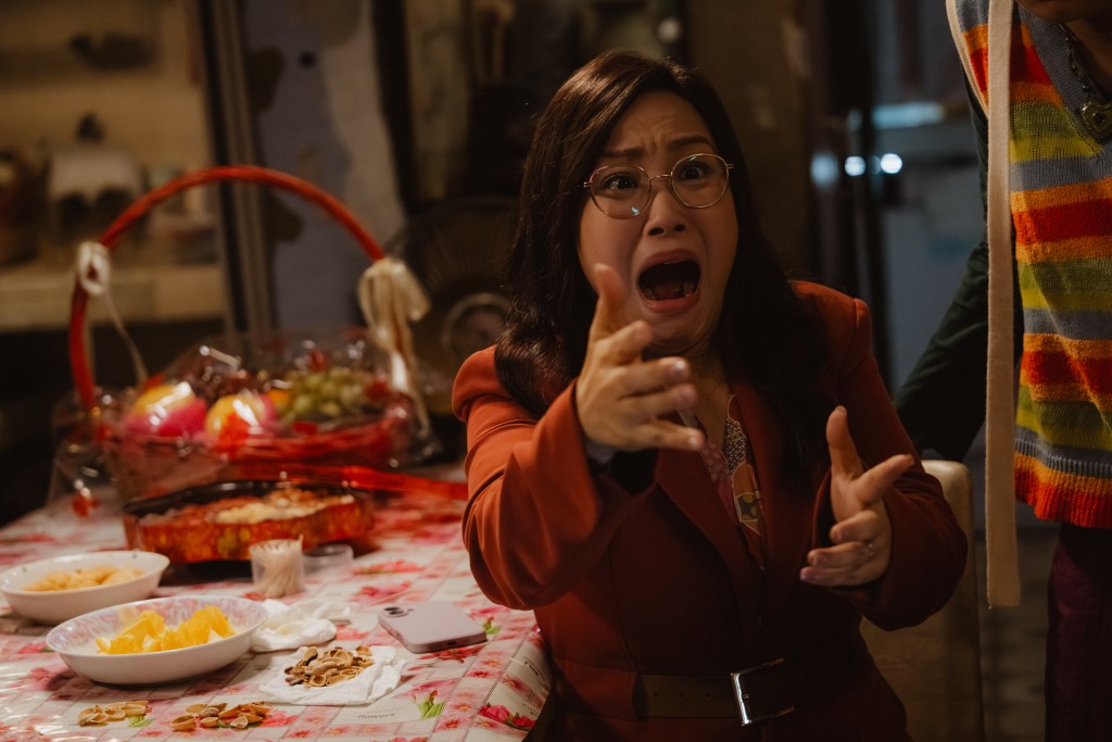 蝦頭指親密關係最易「錯頻」，「因為雙方太熟，所以乜嘢都唔講。」（《金多寶》電影劇照）