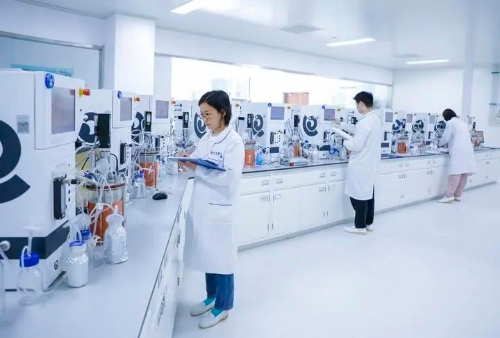 截至12月7日,內地今年有69種創新藥獲批上市,超過去年全年的48種。新華社 截至12月7日,內地今年有69種創新藥獲批上市,超過去年全年的48種。新華社