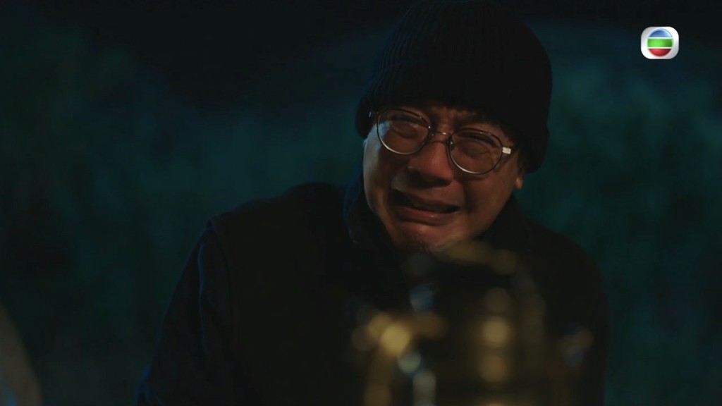 李成昌于《法证V》上演长达一分多钟的独角戏，不断重复同一句说话“我系一个好警察？”情绪由干笑变到自责嚎哭，获封“教材级演技”。 ​  ​