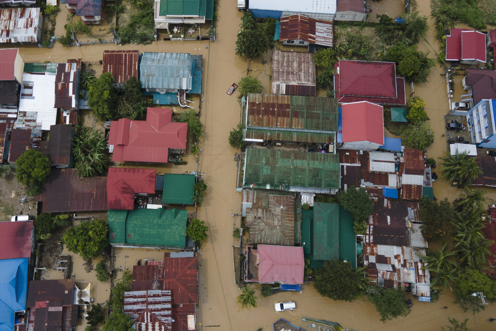 無人機拍攝的照片，可見颱風奧鹿在菲律賓引起大範圍洪災。AP