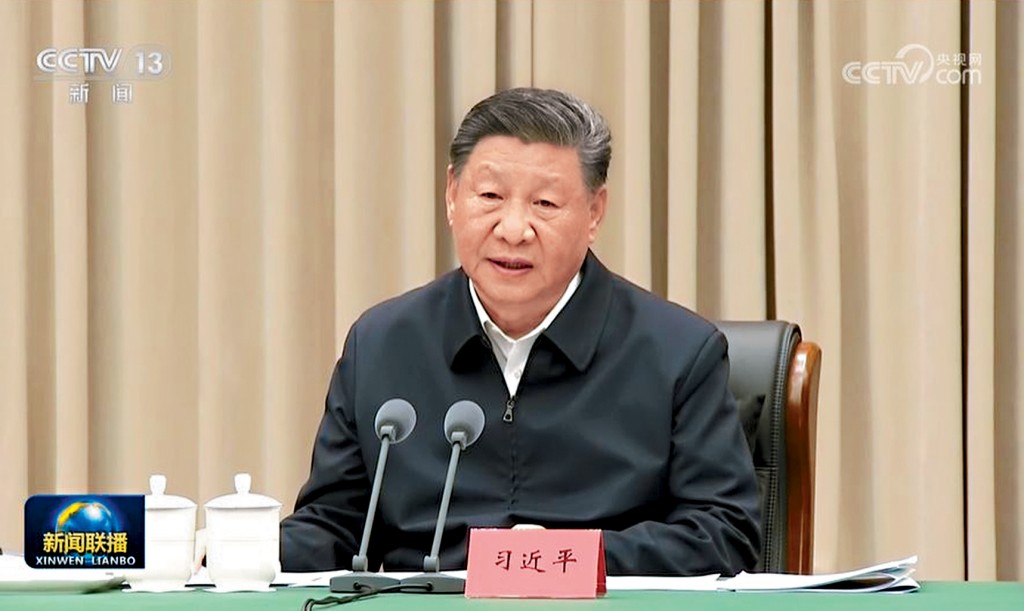 習近平昨天下午在三亞聽取海南省委和省政府工作彙報時強調,緊緊圍繞建設「三區一中心」的戰略定位,奮力譜寫中國式現代化海南篇章。