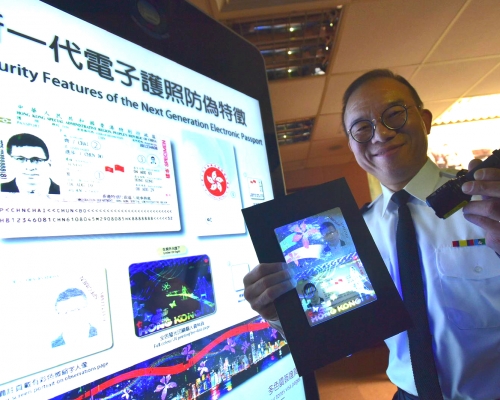 曾国衞在年结记者会上表示，将推出新一代电子护照。