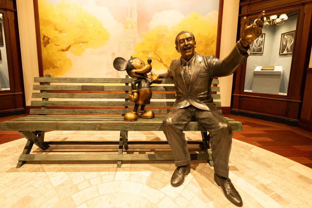 華特･迪士尼與米奇老鼠銅像「創夢家」將於10月15日在香港迪士尼樂園正式揭幕。