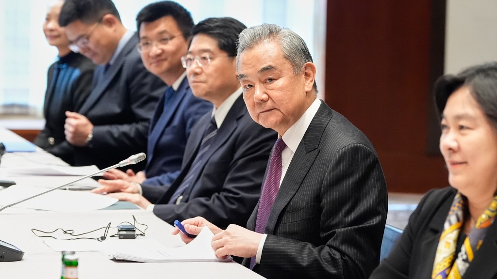 慕尼黑安全会议期间，鲁比奥与王毅场边会谈1小时。 美联社