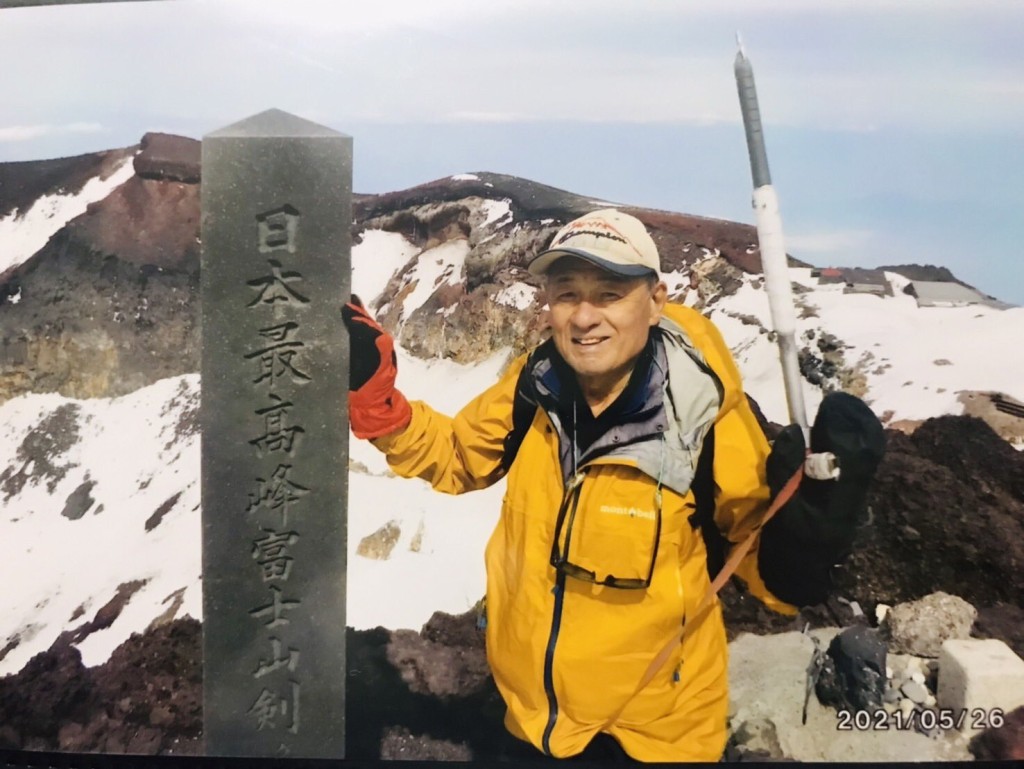 實川欣伸在日本最高峰留影。