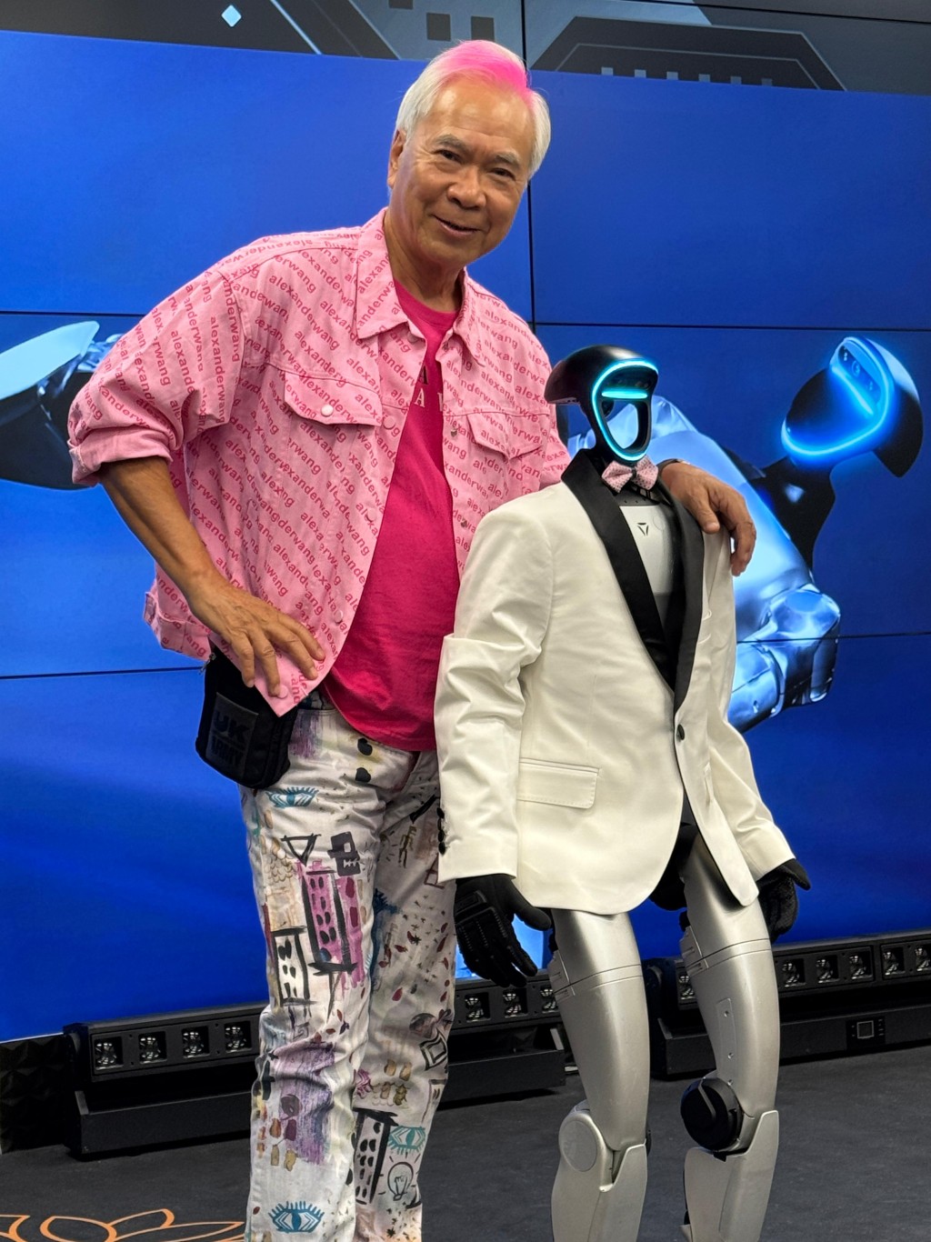 李龍基到觀塘出席機械人命名發布會。 李龍基到觀塘出席機械人命名發布會。