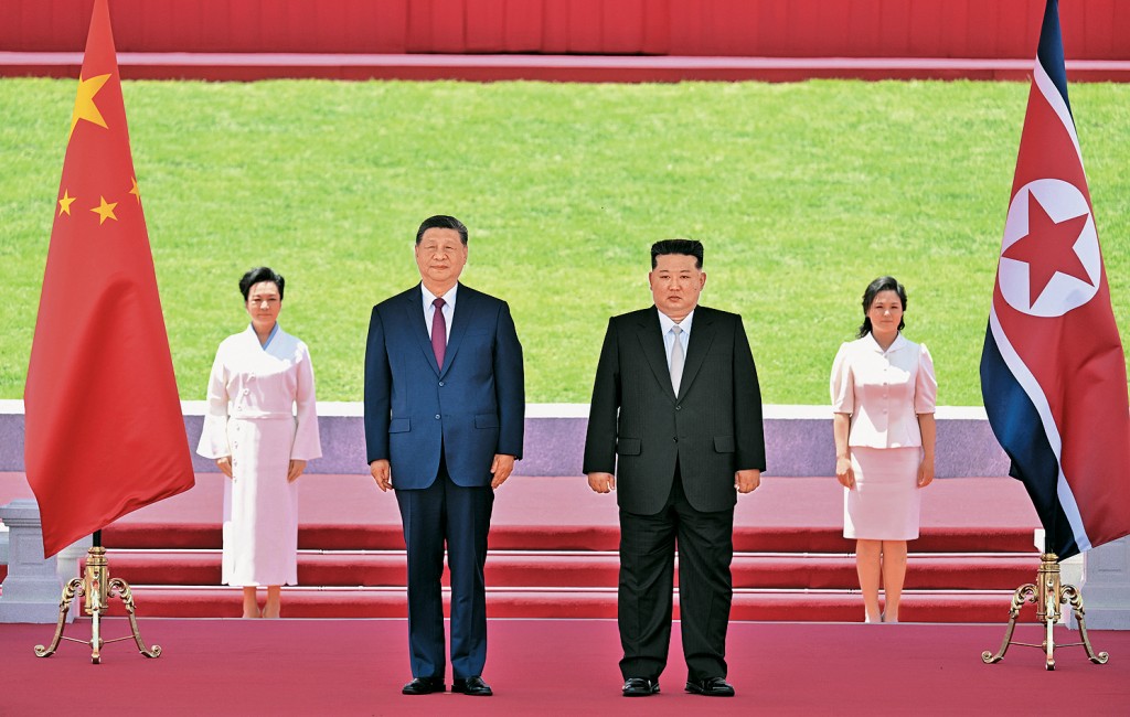 金正恩在平壤金日成廣場為習近平舉行盛大歡迎儀式。