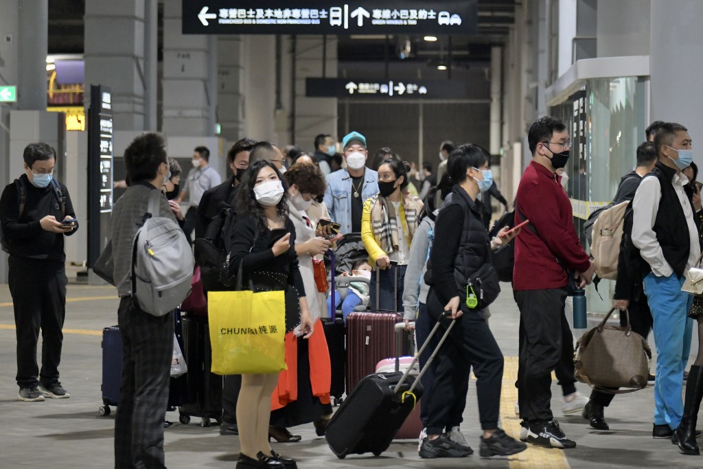 陈茂波指访港旅客只达疫情前三成。资料图片