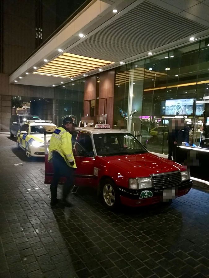 警方在尖沙嘴打擊的士違規。圖:警方提供