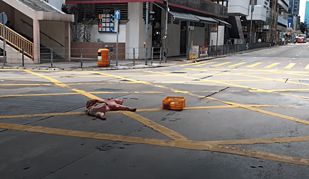 北角渣華道路中出現多件豬殼。fb：車cam L（香港群組）