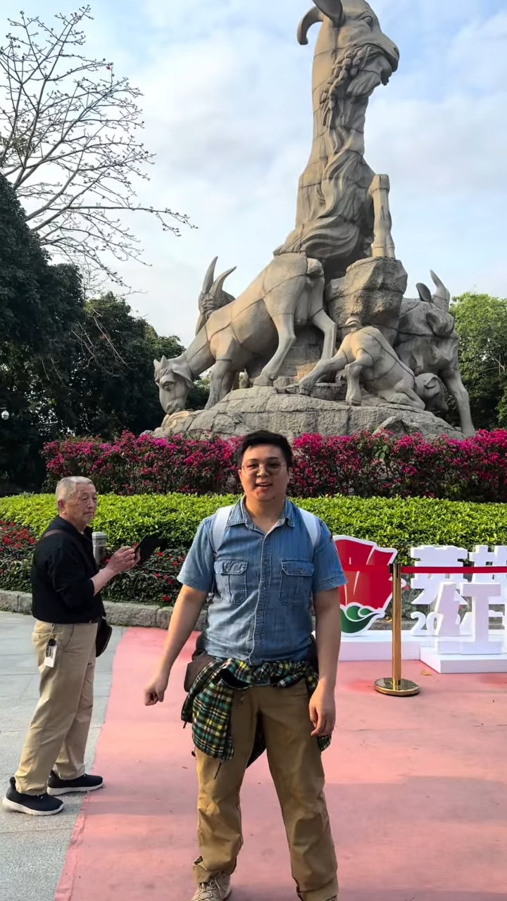 利愛安的丈夫亦同樣身材發福。