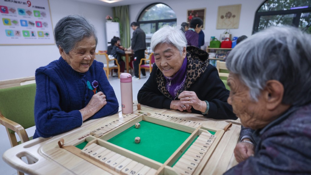 中國老年化趨勢明顯。圖為浙江一間護老中心。新華社