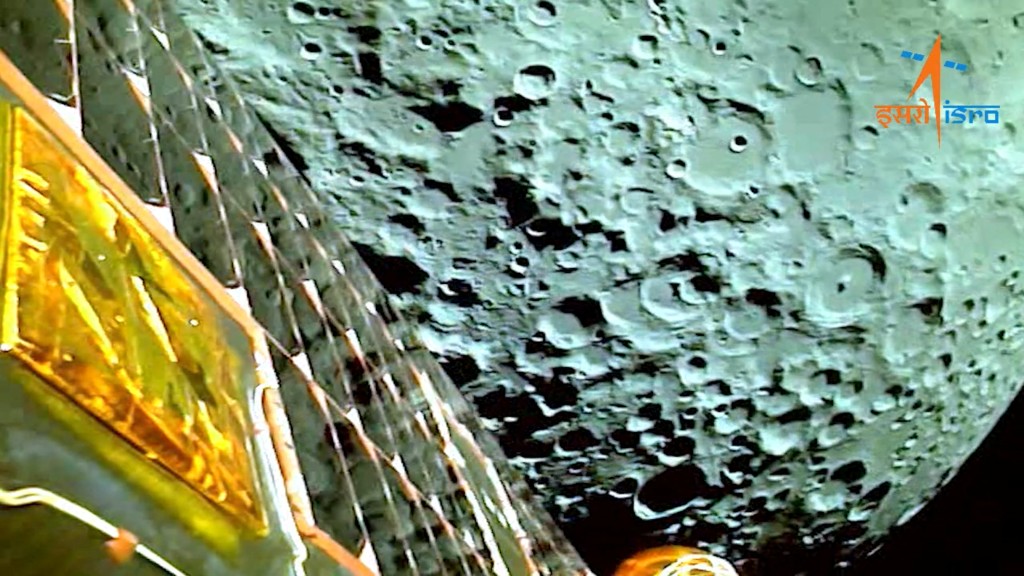 「月船3號」較早前傳回月球表面近照。