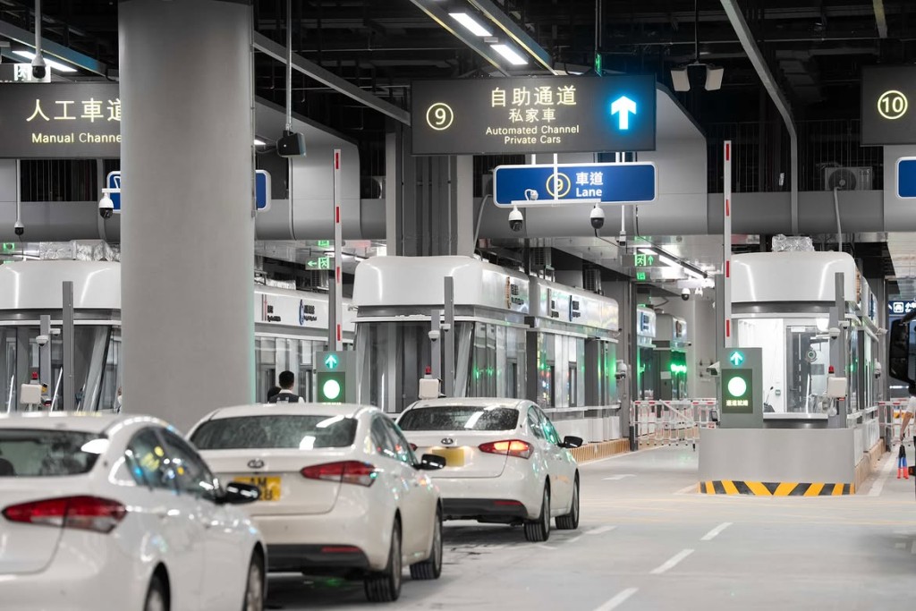 演練模擬車輛出入境流程和突發系統故障的處理程序。