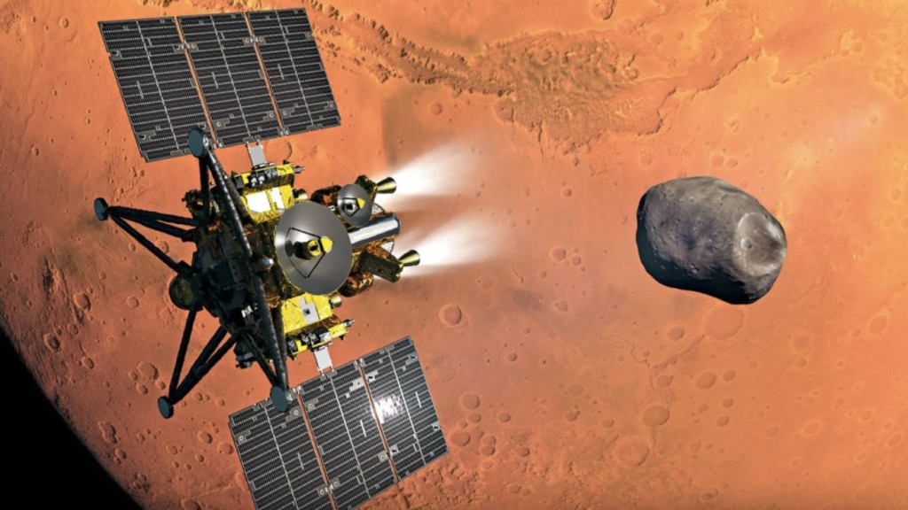 绘图显示探测器逼近薯仔形的火星卫星「火卫一」。 JAXA