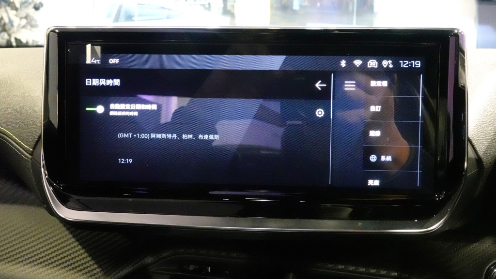 10吋輕觸式屏幕無線接連Apple CarPlay介面