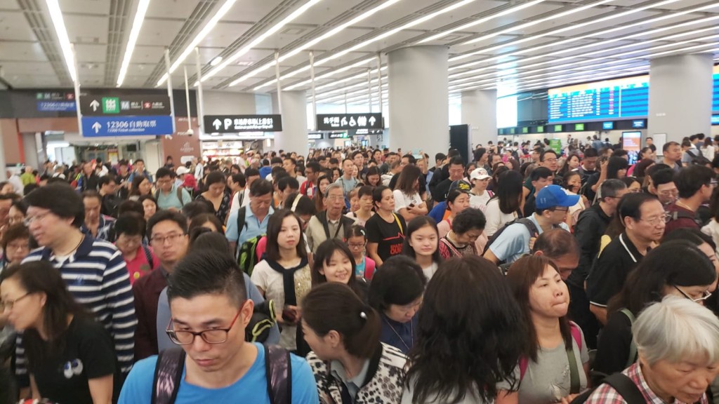現場秩序良好。陳健名攝