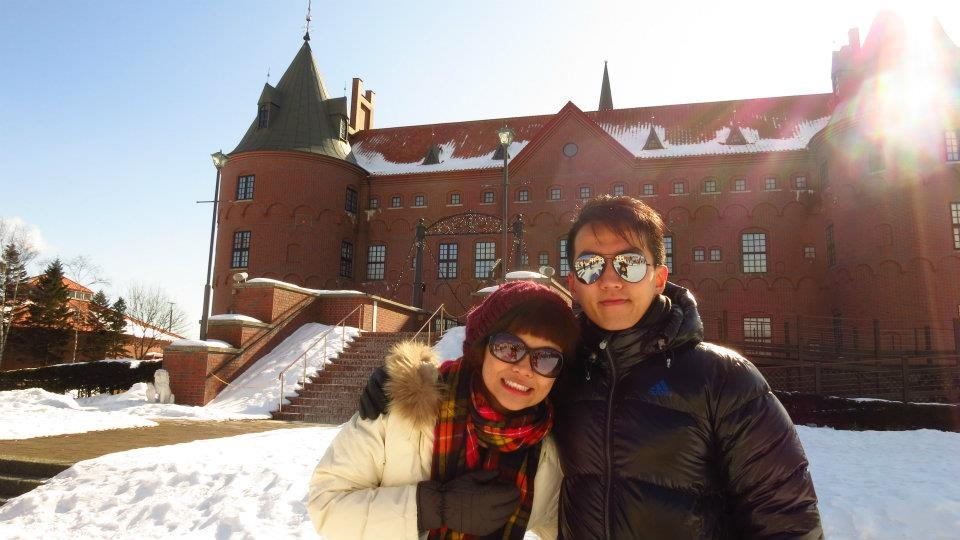 紀男與太太非常恩愛,不時出國旅行。 紀男與太太非常恩愛,不時出國旅行。