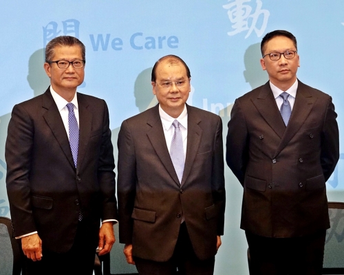 三司陈茂波、张建宗及袁国强获大紫荆。