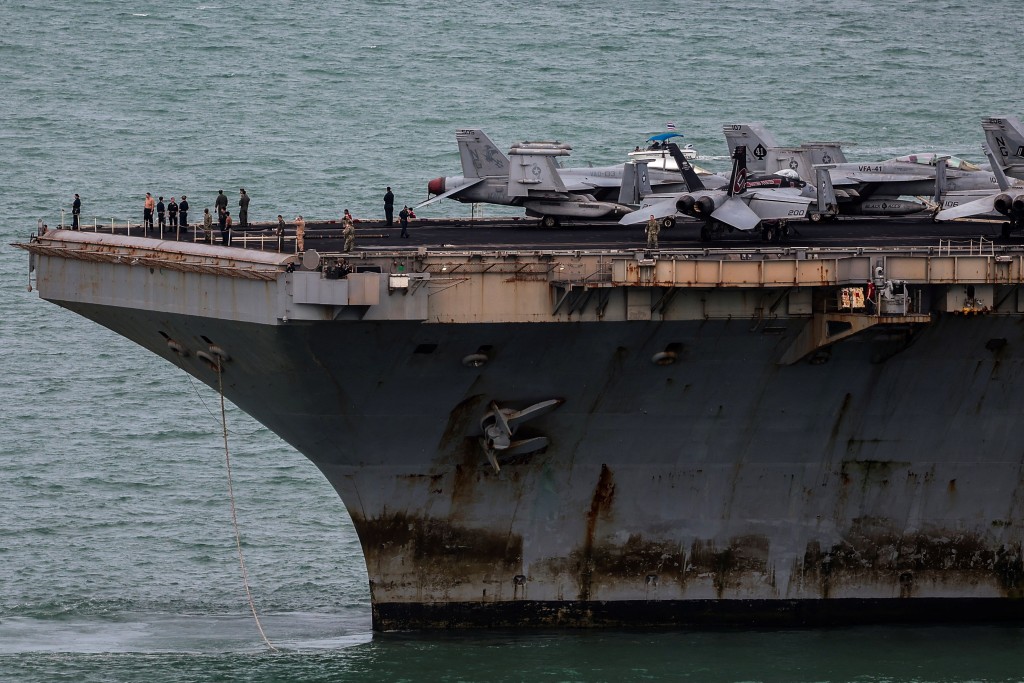 美軍航空母艦林肯號被傳媒發現艦身嚴重鏽蝕。路透社