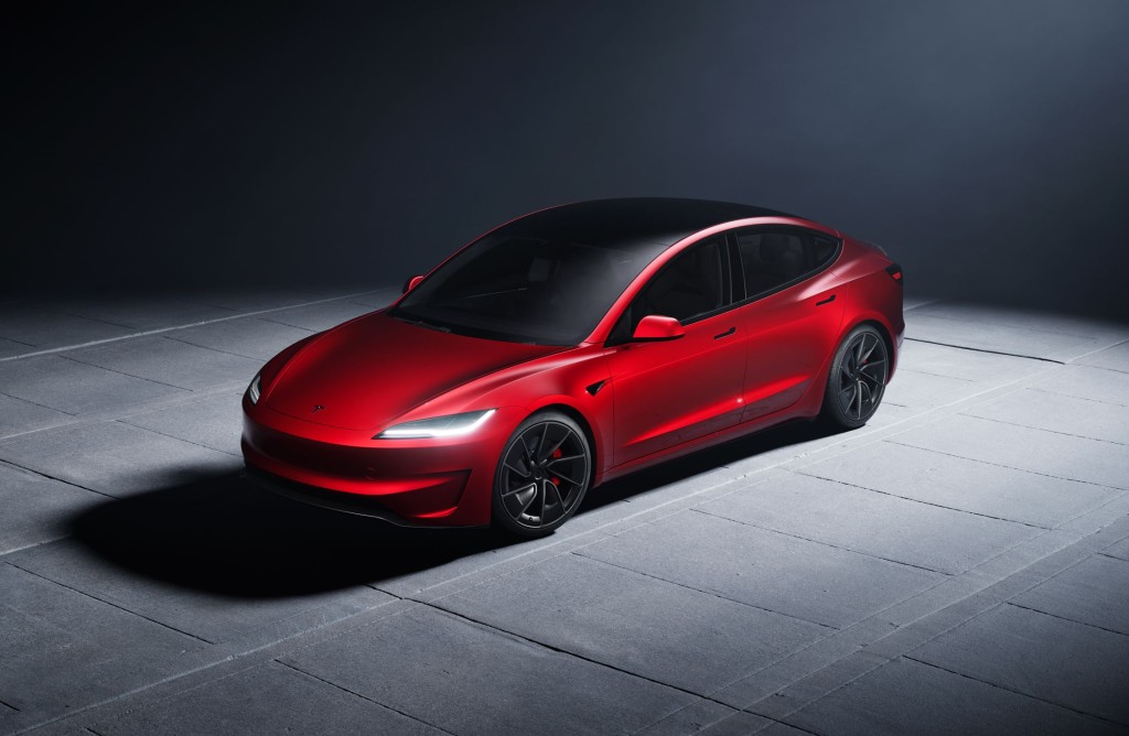 Tesla Model 3 Performance AWD高性能新版，0至100km/h加速3.1秒、續航力約528km(WLTP模式)，「一換一」售價為HK$396,880起，