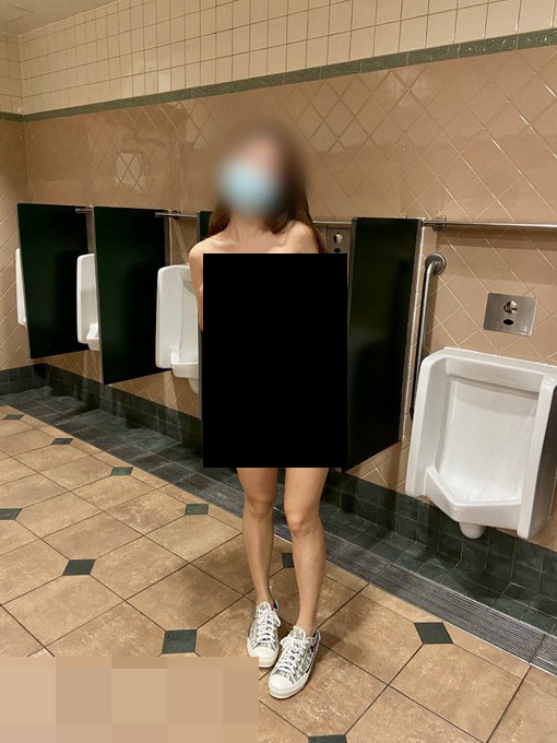 該女子曾全身赤裸闖男廁拍攝