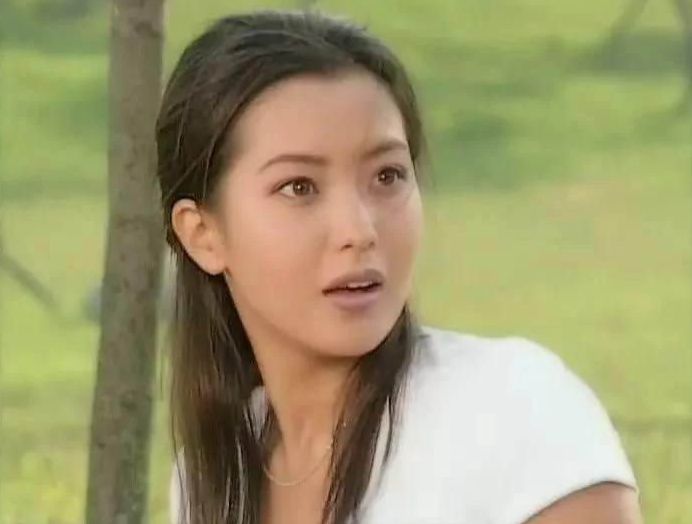 金喜善有「韓國第一美女」之稱號。