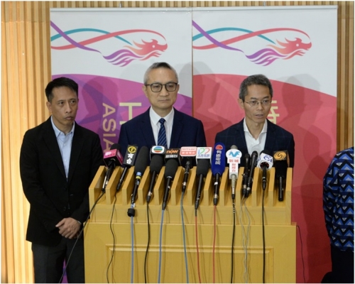 徐德義(中)表示強調滅蚊單靠政府是不足夠需要與民間網絡合作。