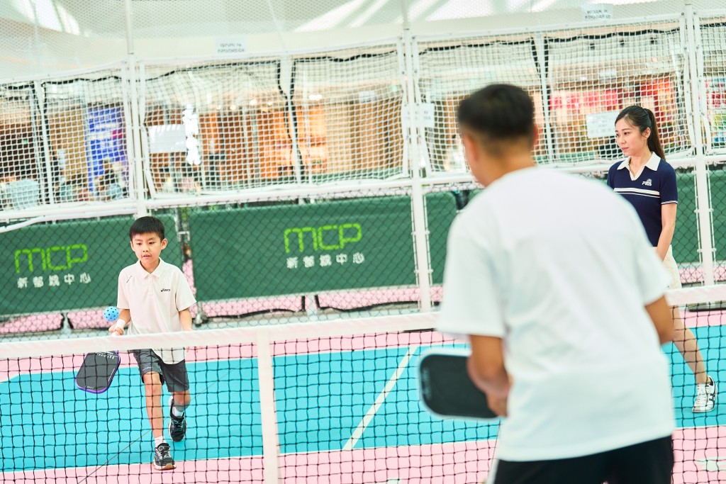 MCP 新都城中心與 Bay Pickle 合作,舉辦全球最大隊制匹克球聯賽 Minor League Pickleball(MiLP)第四季終極賽的香港區選拔賽。 MCP 新都城中心與 Bay Pickle 合作,舉辦全球最大隊制匹克球聯賽 Minor League Pickleball(MiLP)第四季終極賽的香港區選拔賽。