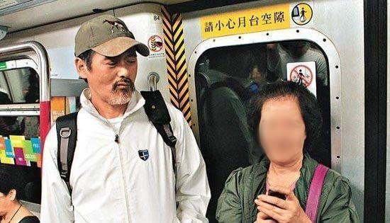 周潤發生活「貼地」，多度被見到搭港鐵。（網上圖片）