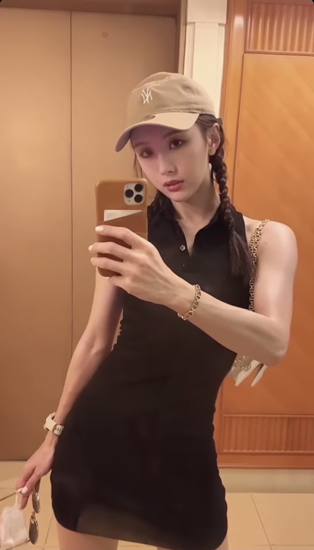 DaDa有如此好身材,當然要騷一騷。