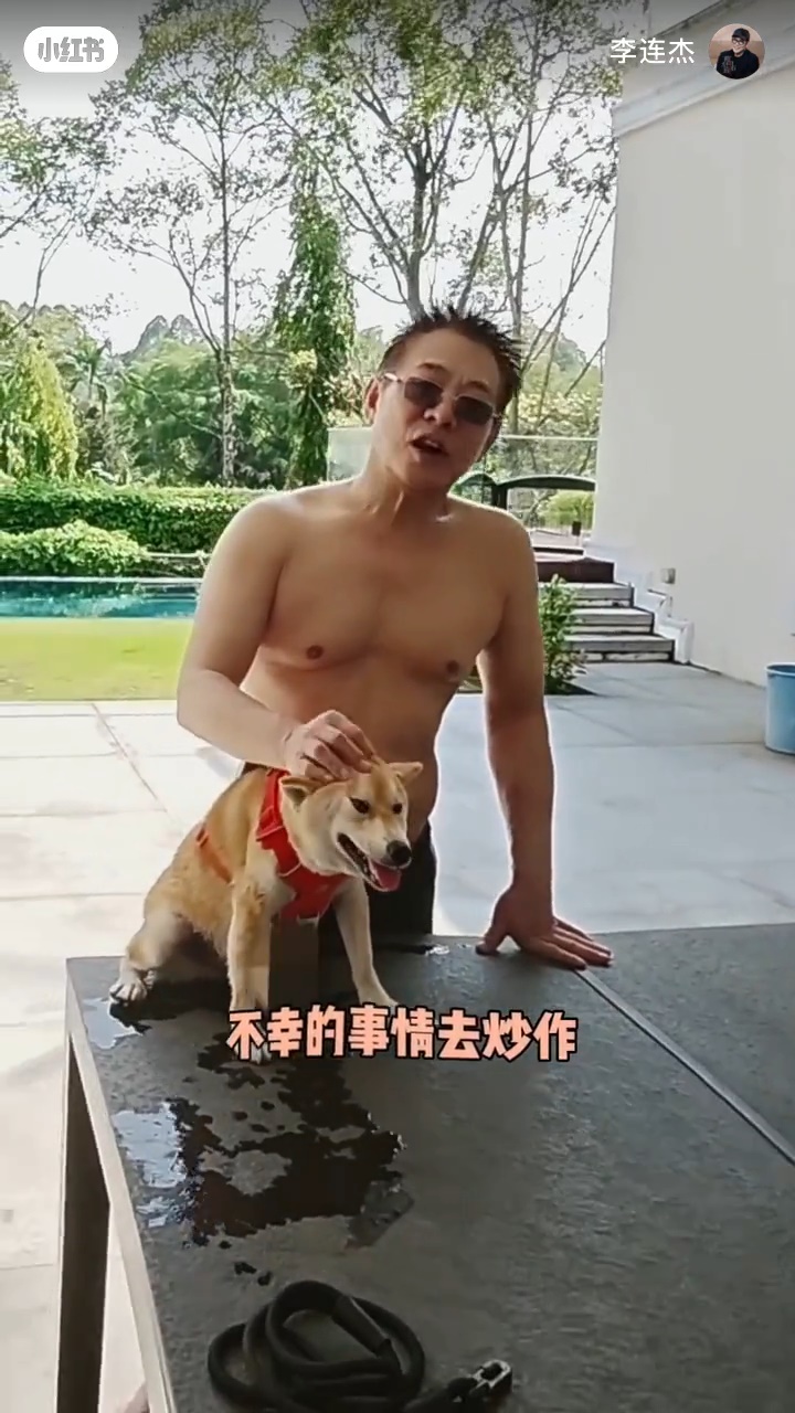李連杰身材仍保持得不錯。