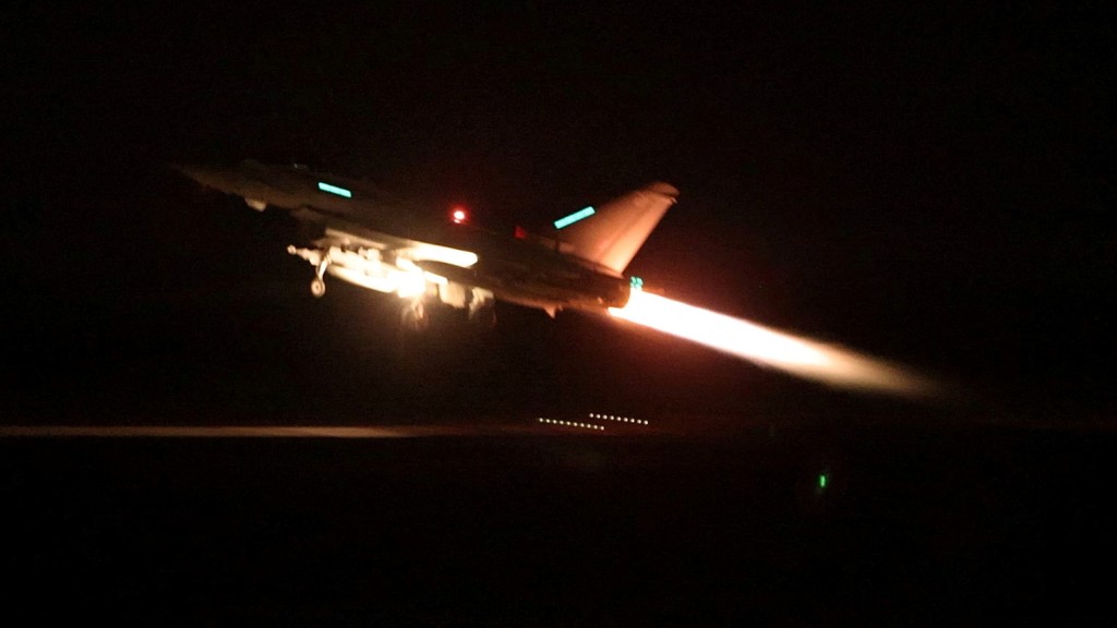 美英联军出动战机，上周五开始空袭也门胡塞武装据点。路透社