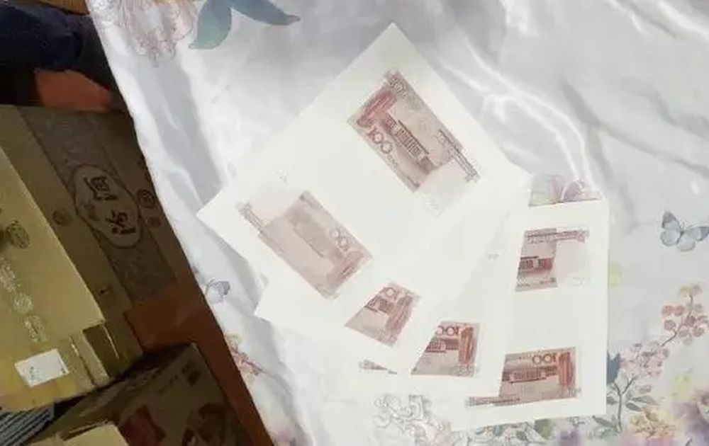 警方搜出的偽鈔是由電腦打印，再經二次加工的。