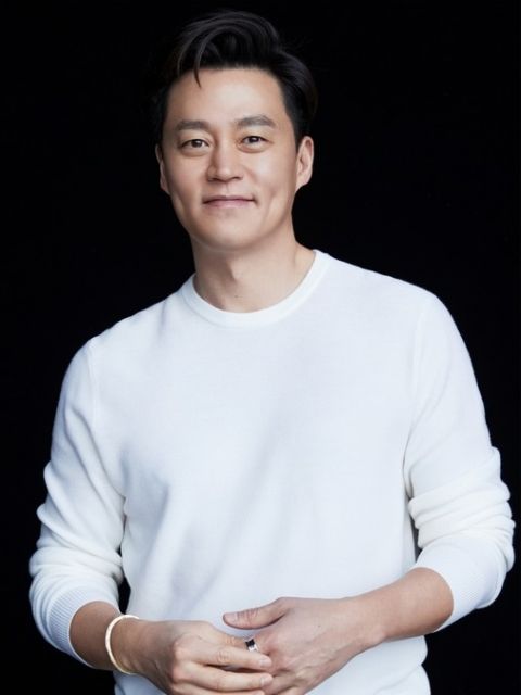 李瑞鎮已經踏入半百。