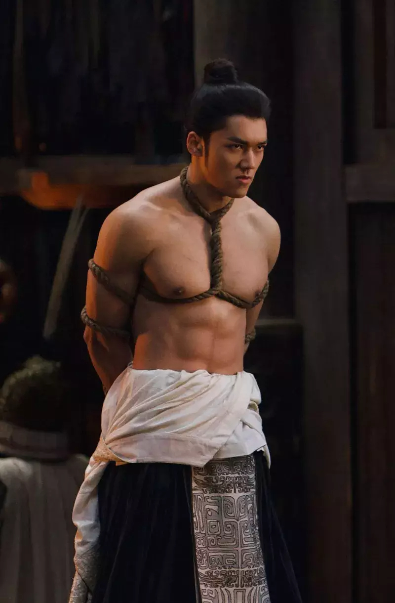 香港觀眾可能會對他被捆綁露胸肌的畫面有印象。