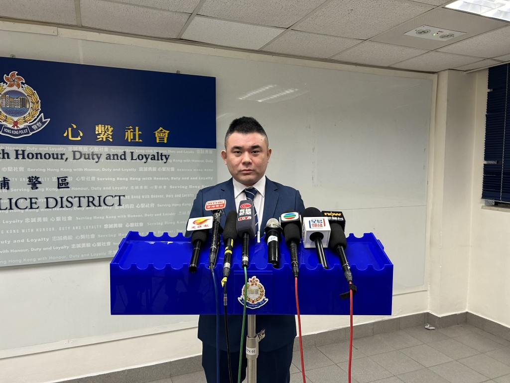 大埔警區刑事調查總督察沈文偉指被捕男子假冒災民向社福機構騙取援助。曾志恒攝