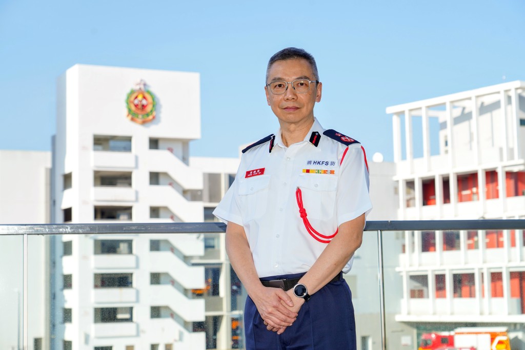 即將退休的消防處副處長（行動）黃鎮業表示， 對於過去31年在消防處工作覺得感恩。 葉偉豪攝
