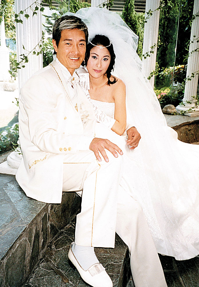 黎淑贤在1998年与卢惠光结婚。