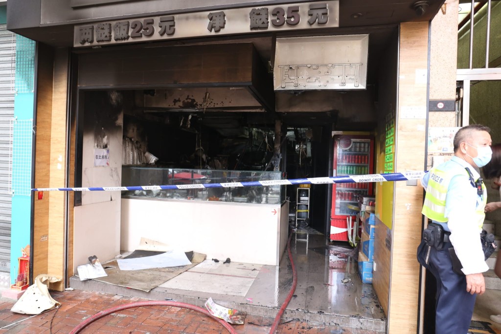 涉事食肆部份设施烧毁及被火熏黑。
